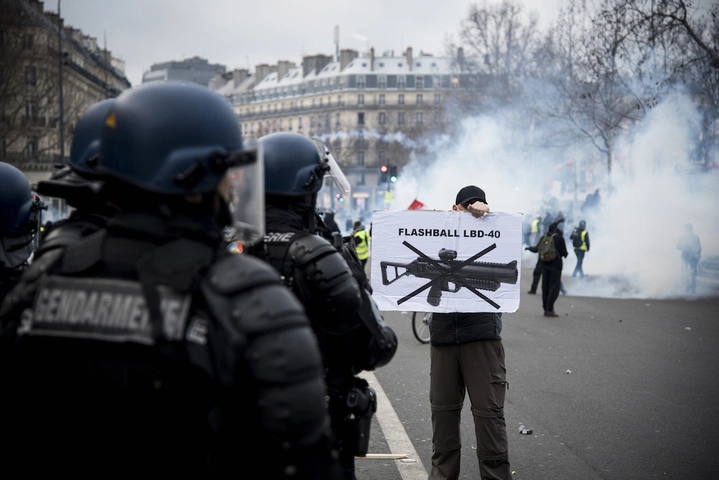 Blocus des lycées : une pétition contre les armes mutilantes dépasse les 110 000 signatures