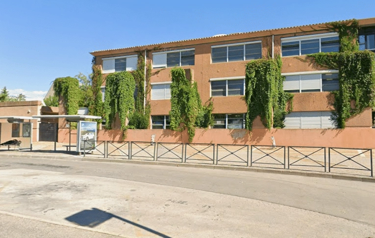 Fusillade d’Aubagne : entre enquête antiterroriste et récupération politique