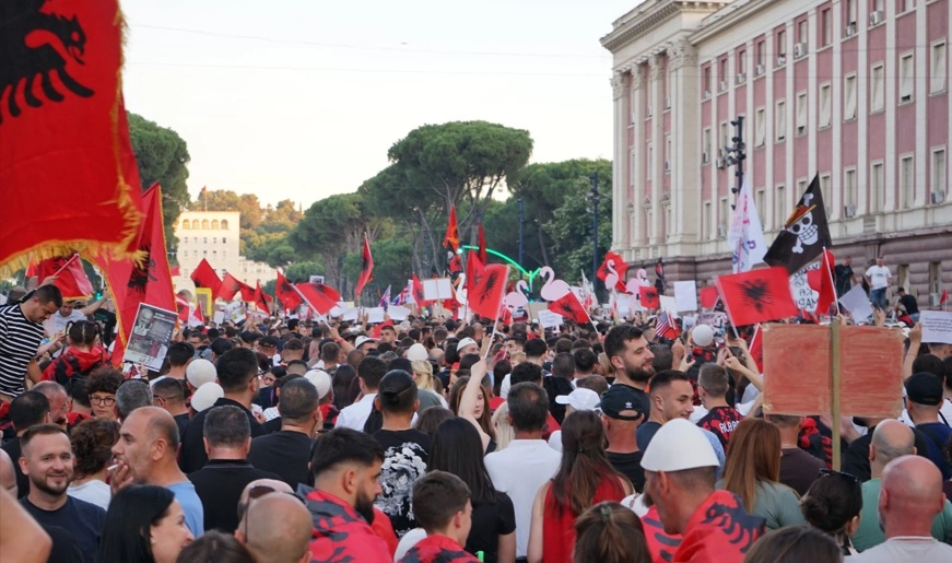 Albanie : la révolte étudiante se transforme en fronde populaire
