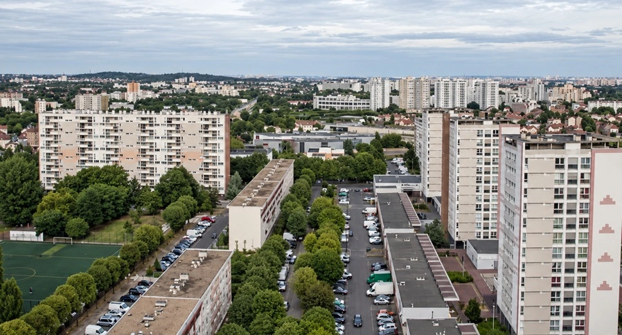 Trappes : une attaque terroriste à caractère raciste fait un mort et plusieurs blessés